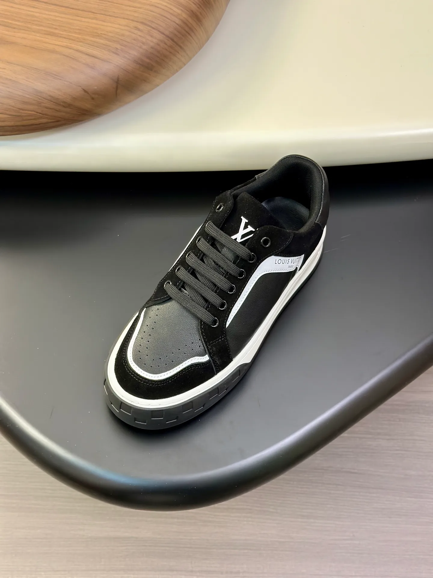 Men's shoes💰740 Lv 🔍Top purchasing agent🇮🇹 Louis Vuitton, the sports sneaker counter is synchronized, the uppers are imported from Italy, high-quality splicing colorful and complex crafts, the imported mesh padding is soft and comfortable, soles: original soles specially provided by the original factory, T men's men's shoes 💰U exclusive movable molded soles are super comfortable, original factory and single goods, 🔍🔍high quality, you can enter and leave the counter at will, welcome to compare, code number 38-44 (customized 45)